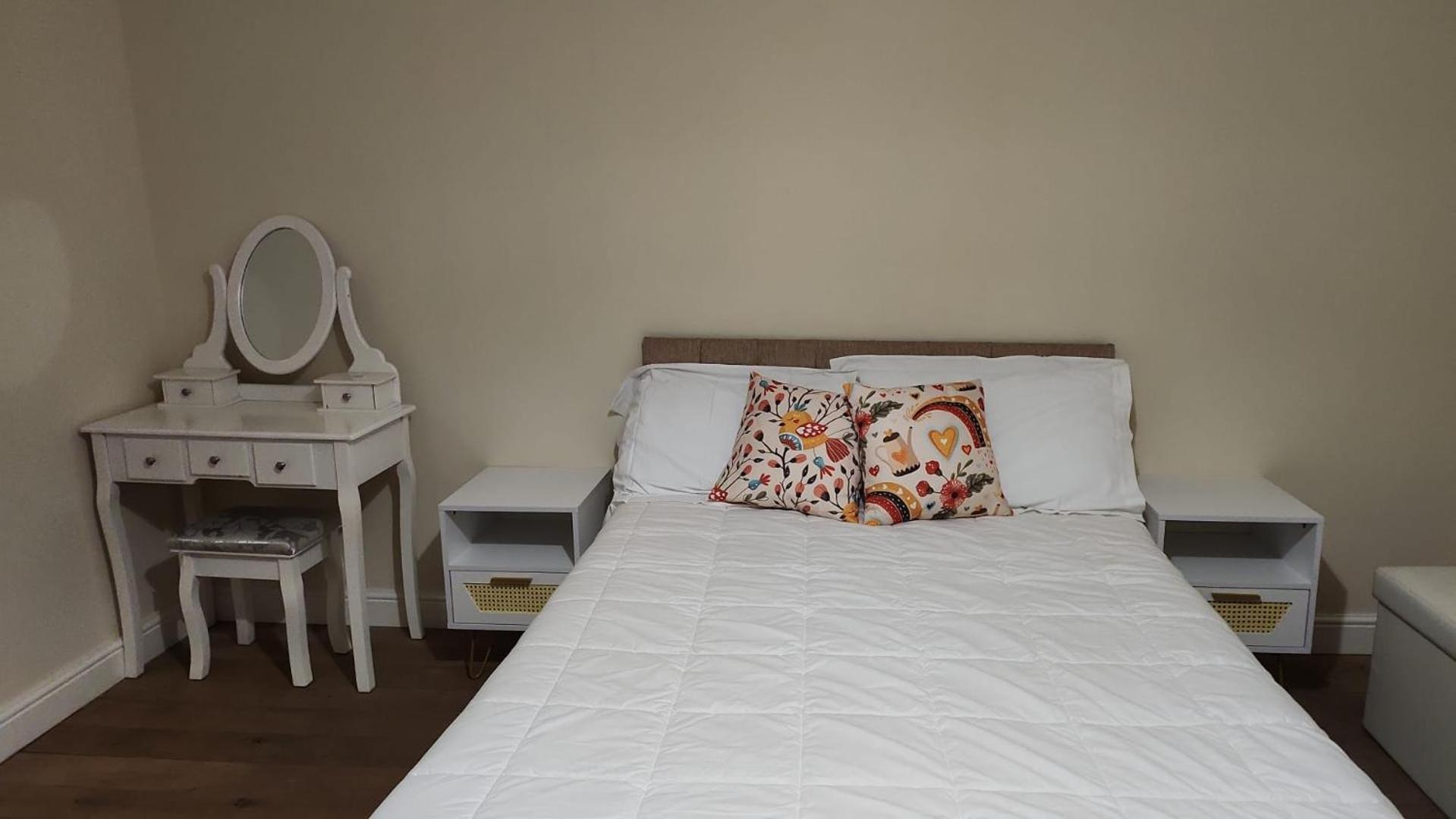 Large 2 Bed Holiday Let In Central Ystradgynlais Exterior foto